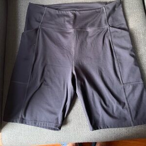 Girlfriend Collective bike shorts with pockets. 3X.